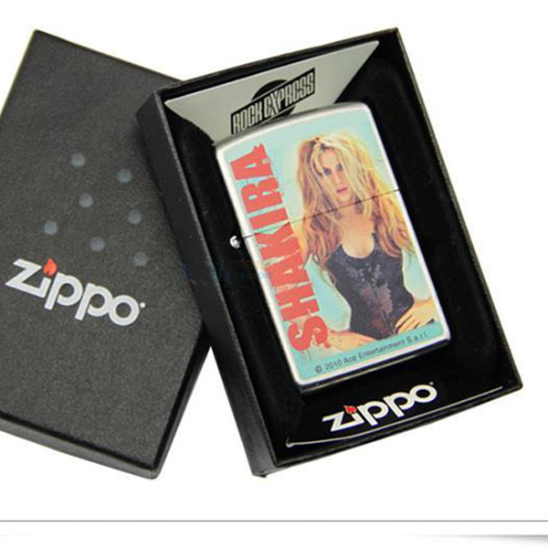 Bật lửa Zippo Mỹ in hình Shakira - 0988 00 11 31